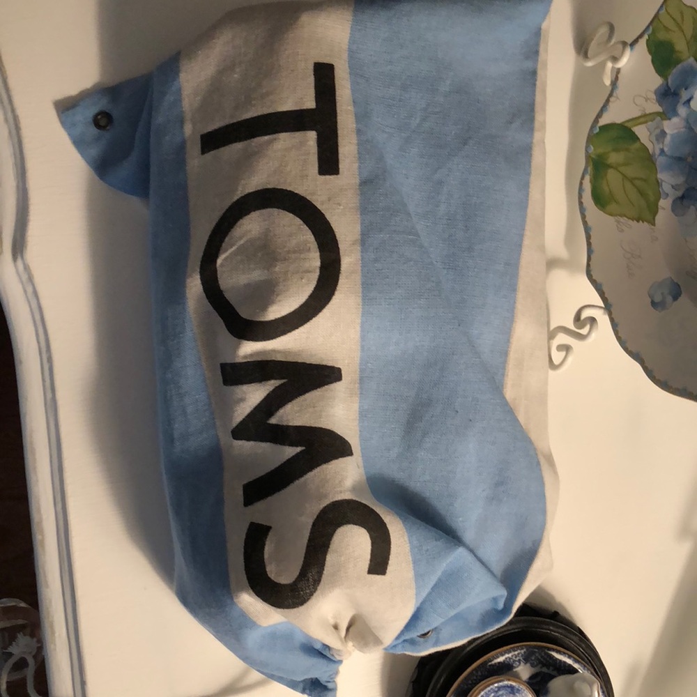 Toms